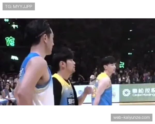 刷到邹敬园这身我笑出声，西装比我整个月工资还贵，那块表估计能交几个月房租