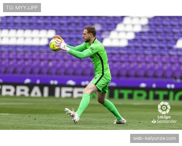 奥布拉克如何成为西甲冠军赛季的后防基石？