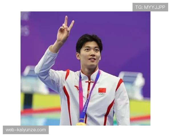 汪顺家的冰箱里居然塞满了蛋白粉，连饮料都喝零卡的